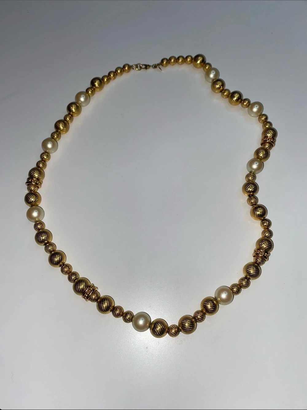 Y2K Gold & White Beaded Pearl Necklace Like New